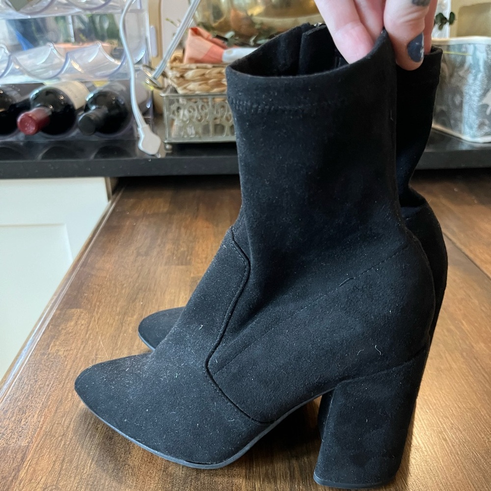 NWOT Steve Madden Taught sock like booties, black, Size 6